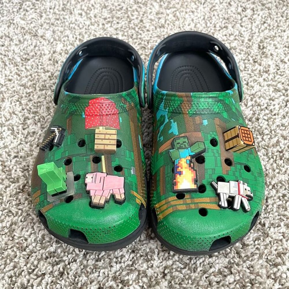 Size 3 / Boys Minecraft Crocs - Picture 2 of 8